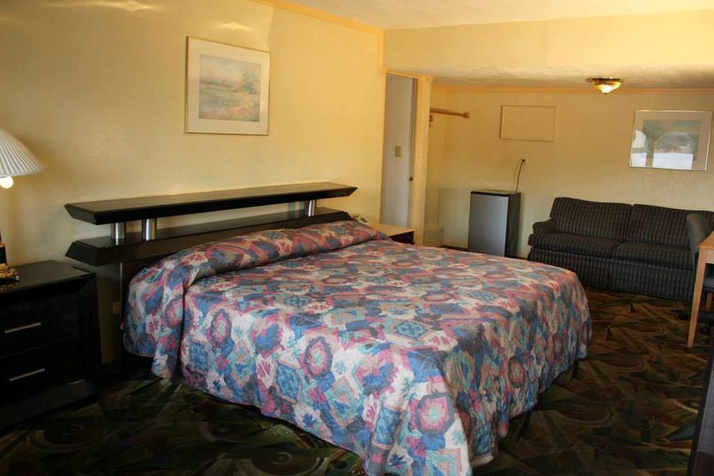 Presidential Inn And Suites Лионс Экстерьер фото