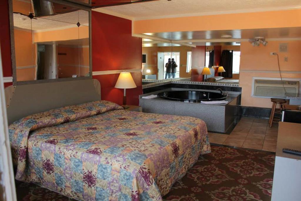 Presidential Inn And Suites Лионс Экстерьер фото
